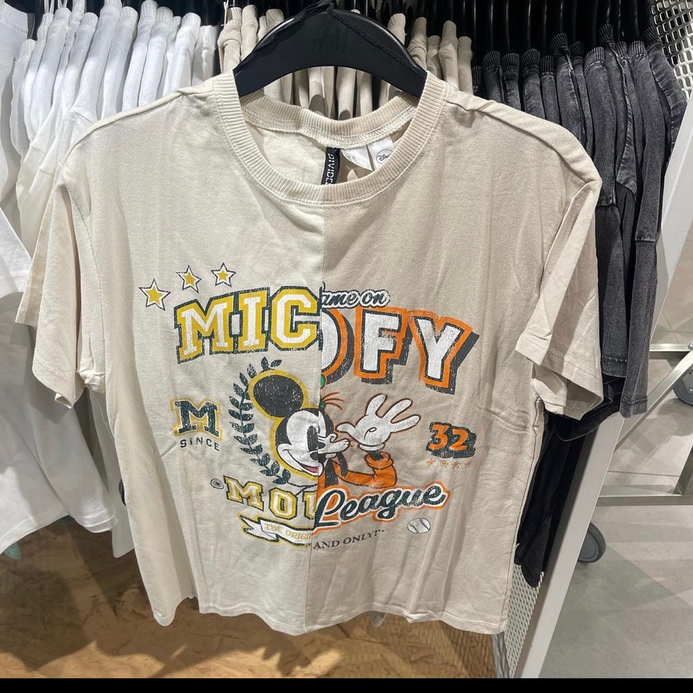 H&M oversized T-shirt available - Picture 1 of 1